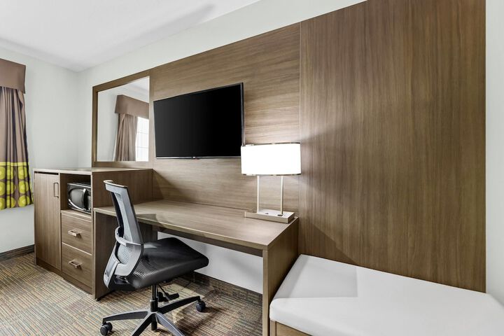 Room 6 of 40