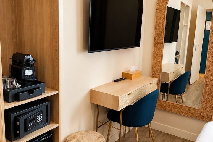 Room 20 of 33