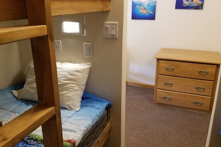 2 Double Beds (9 of 10)