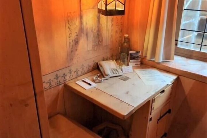 Room 15 of 46