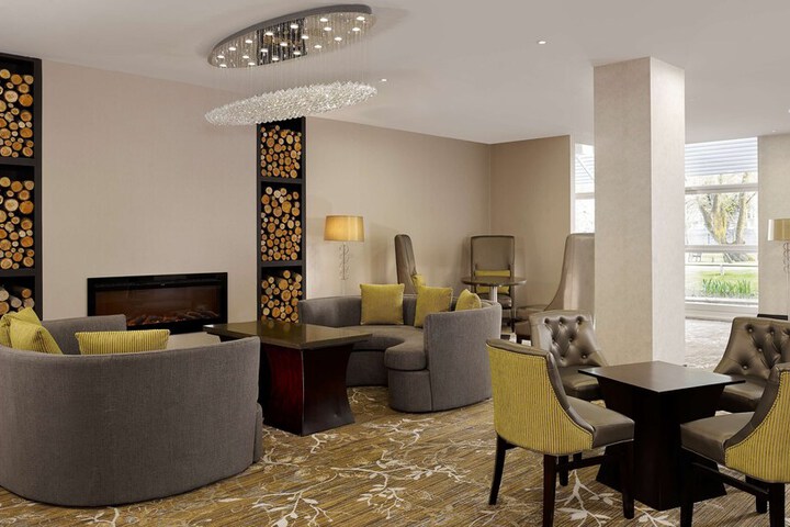 Lounge 105 of 161