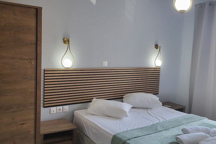 Room 11 of 28