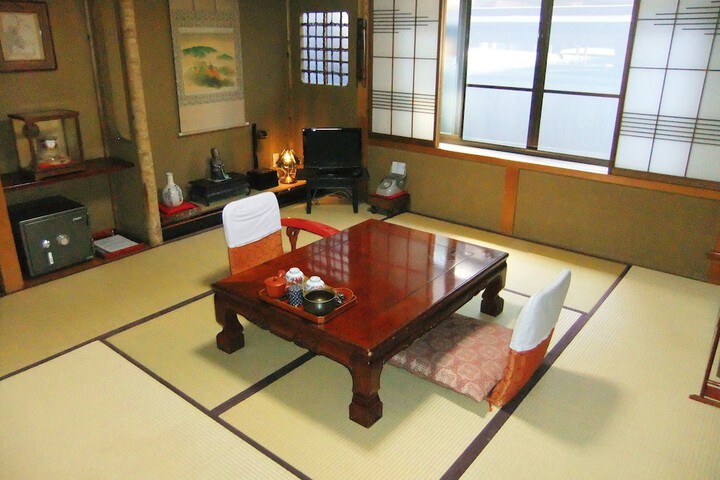 Room 10 of 43