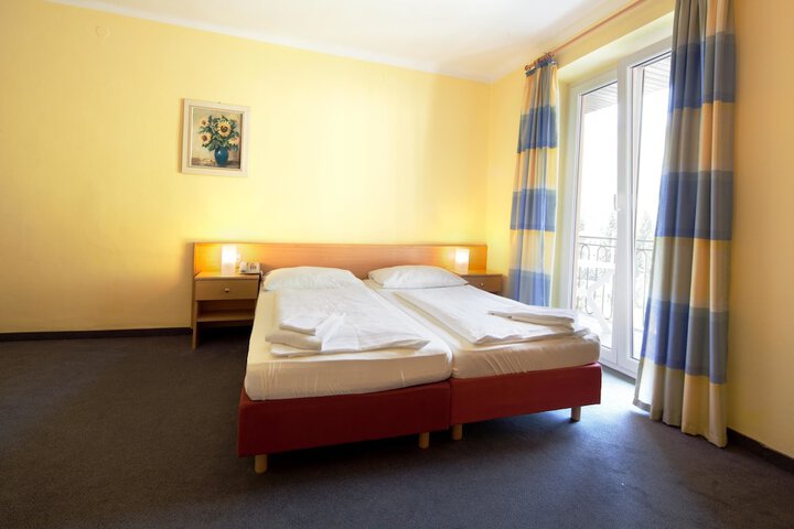 Room 7 of 60
