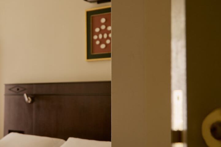 Room 15 of 36