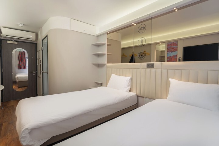 Room 32 of 55