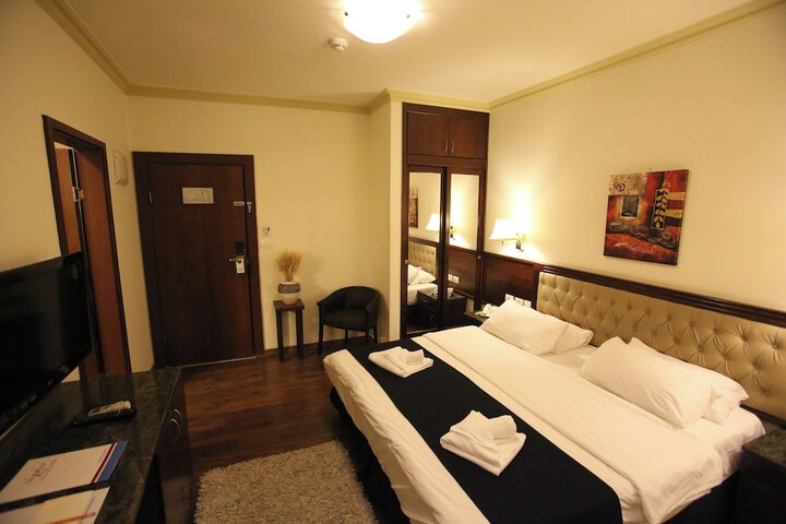 Room 5 of 22
