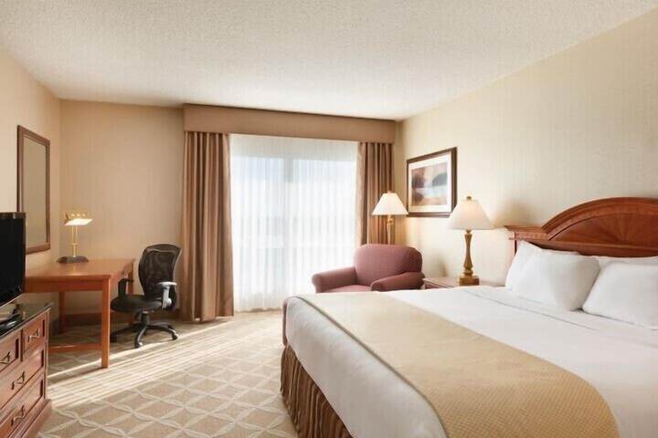 Room 4 of 18