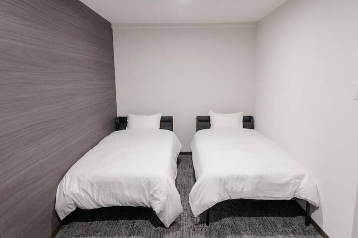 Room 2 of 14