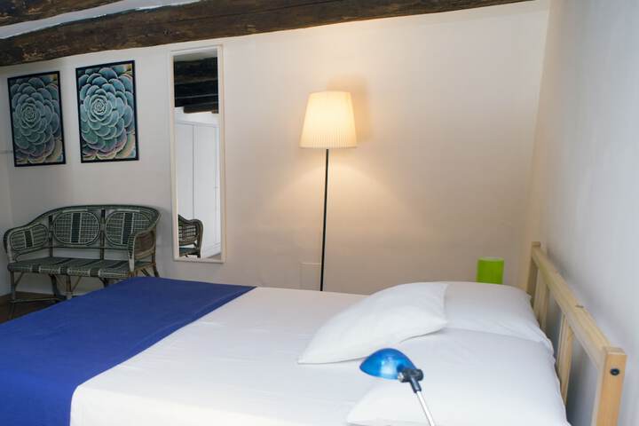Room 8 of 33
