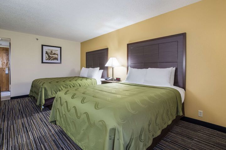 2 Queen Beds (3 of 7)