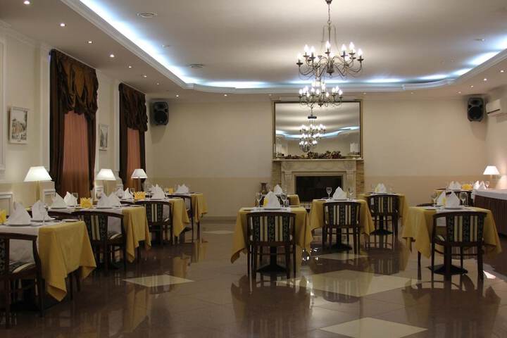 Dining 38 of 61