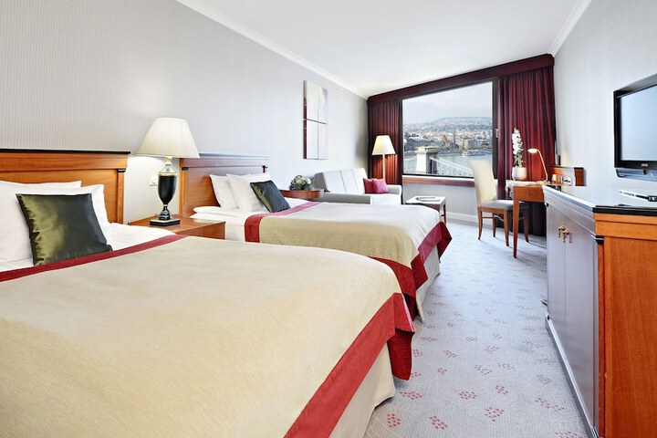 Room 40 of 169