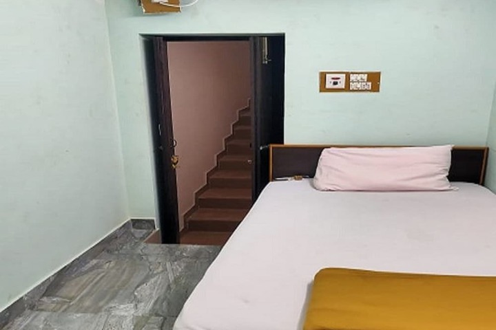 Room 9 of 27