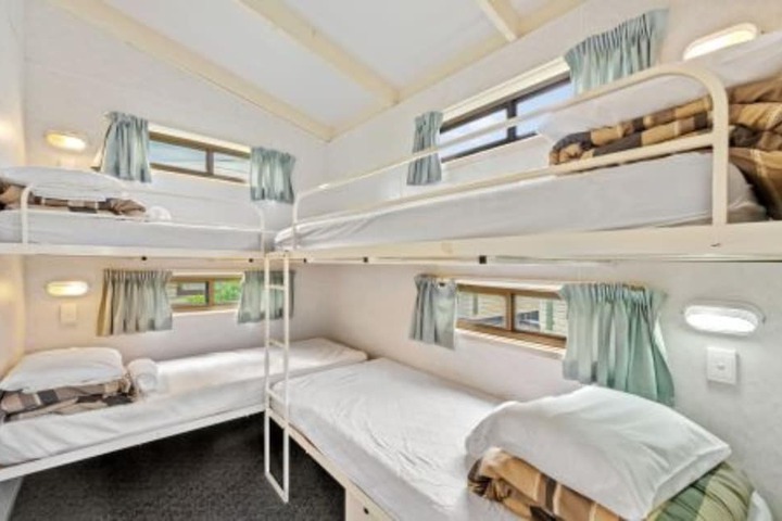 Room 7 of 99