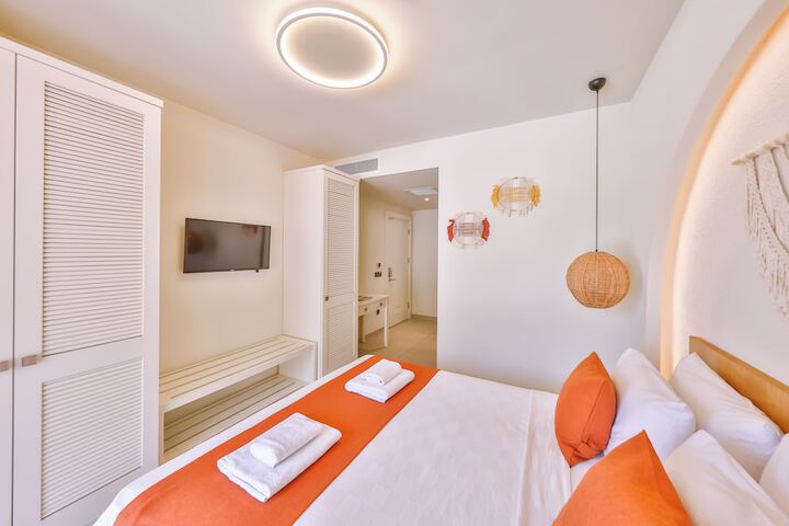 Room 17 of 34