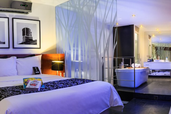 Room 3 of 82