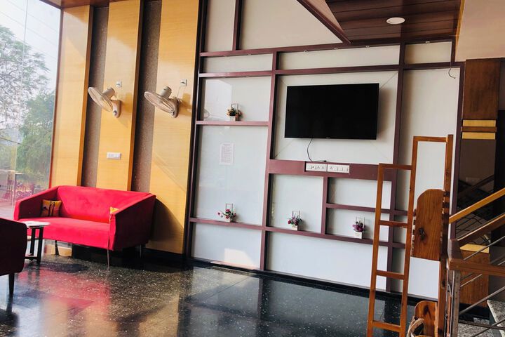 Room 4 of 10