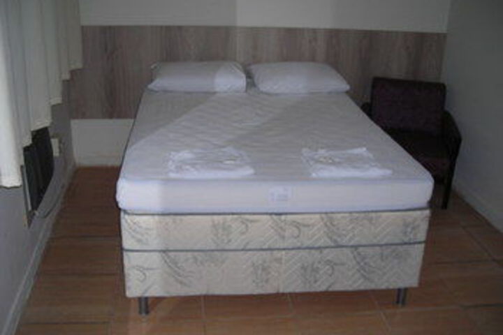 Room 9 of 16