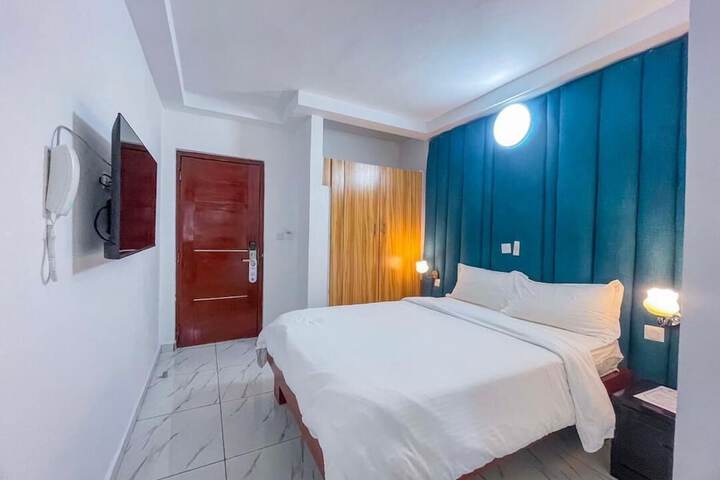 Room 4 of 19