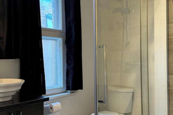 Room 7 of 9