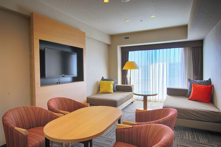 Room 8 of 82