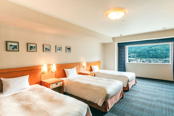 Room 16 of 66