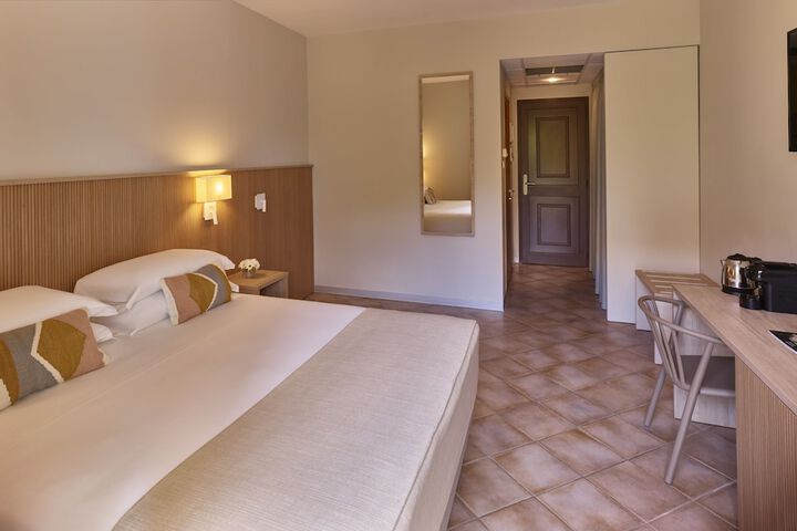 Room 7 of 25