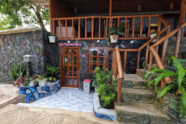 Room 4 of 160