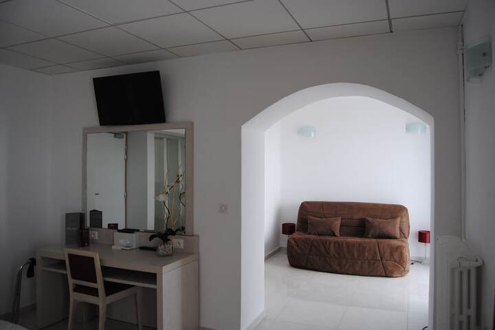 Room 3 of 53