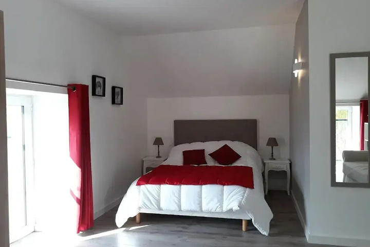 Room 6 of 16