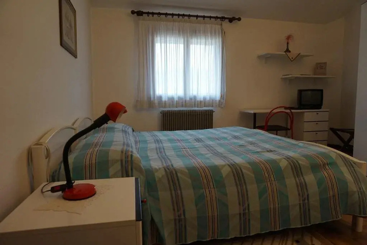 Room 3 of 10