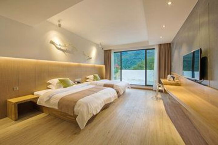 Room 103 of 156