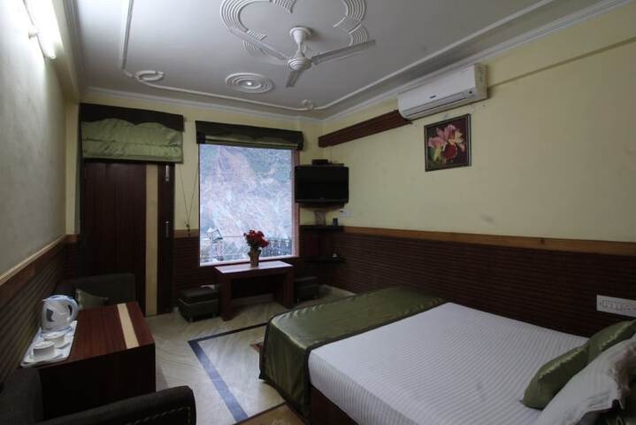 Room 18 of 22