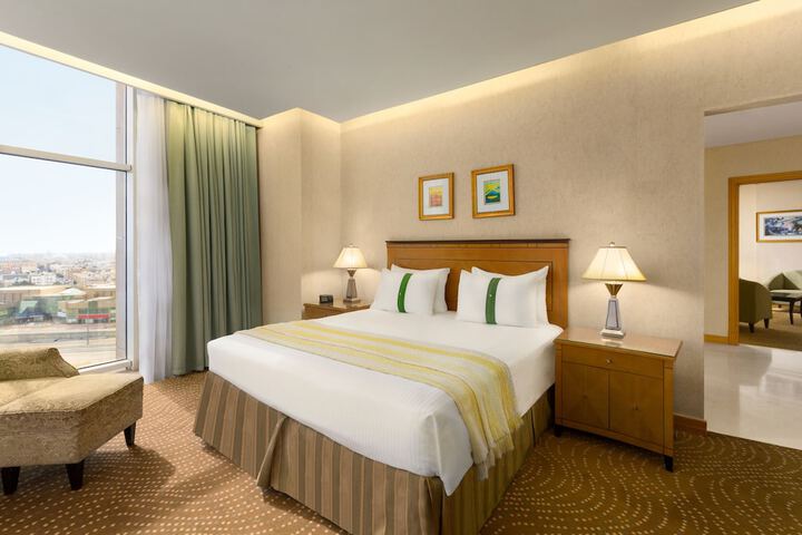 Room 8 of 48