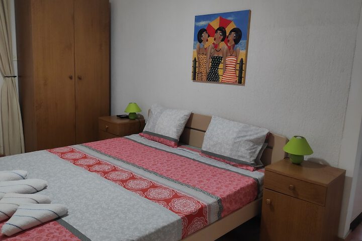 Room 10 of 35