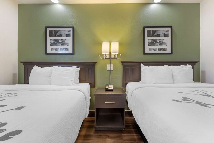 2 Queen Beds (3 of 15)