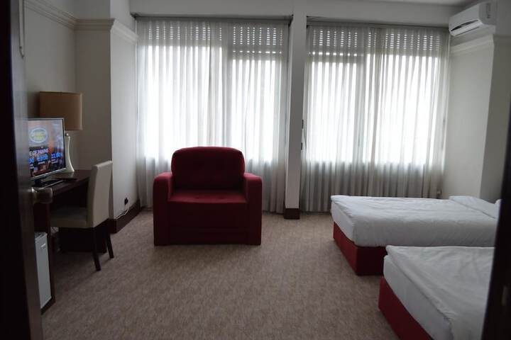 Room 10 of 63