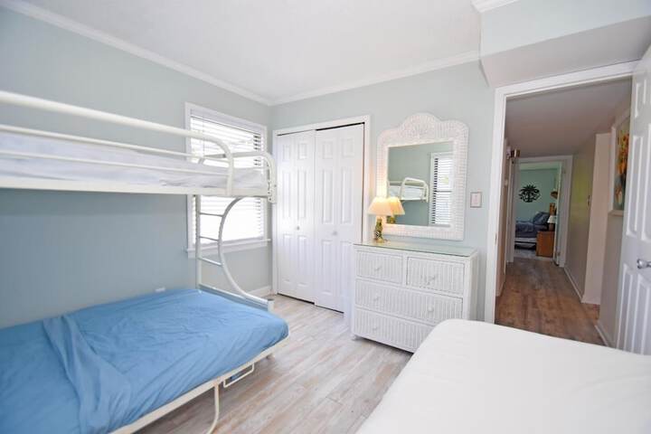 Room 5 of 17