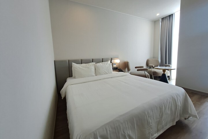 Room 10 of 52