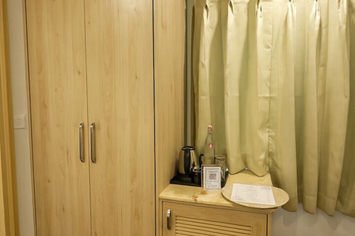 Room 15 of 38