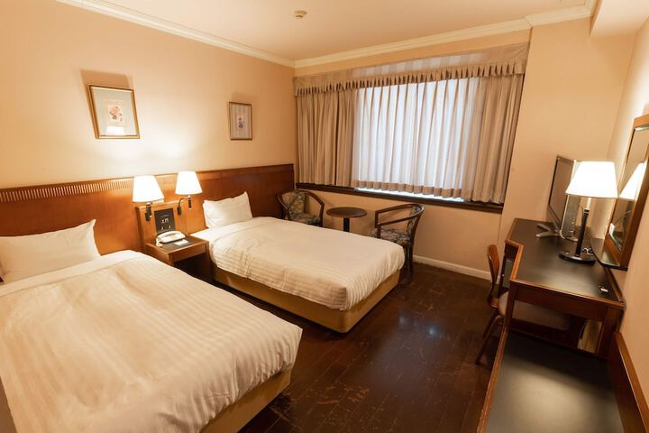 Room 7 of 42