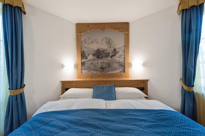 Room 4 of 32