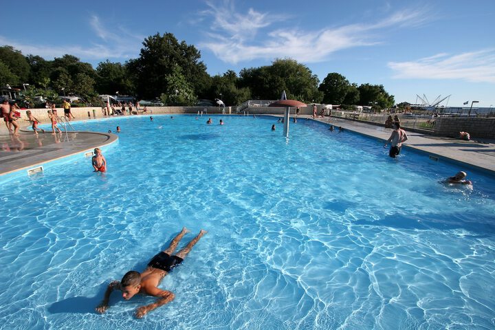 Hotel with Pool