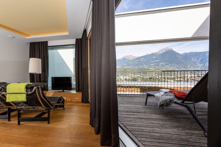 Room 16 of 100