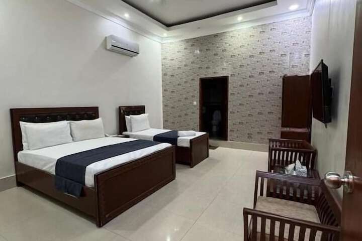 Room 3 of 16