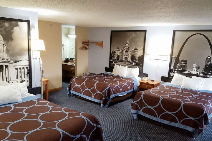 1 Queen Bed (11 of 18)