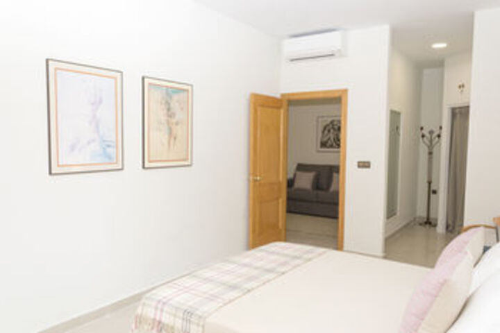 Room 90 of 211