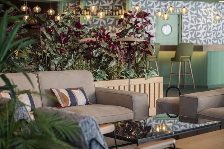 Guest Lobby