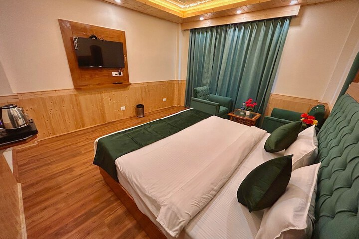Room 6 of 11